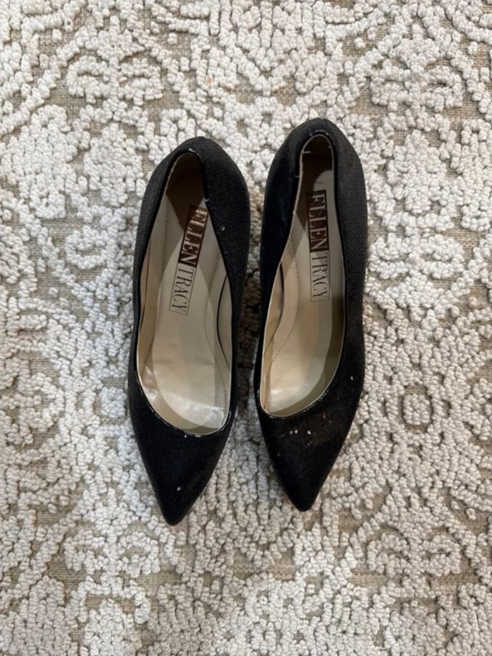 Size 7 1/2 Ellen Tracy black pumps with bling!